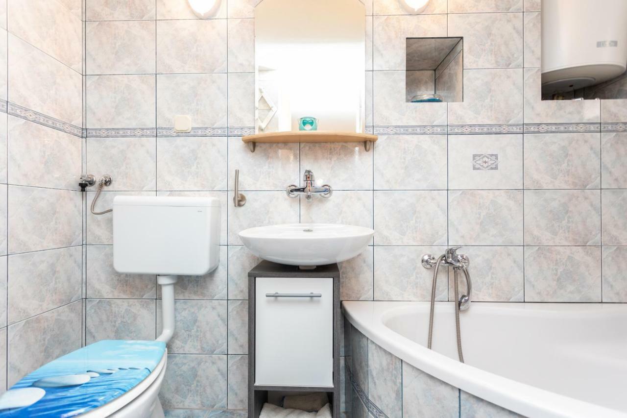Apartman Verbenia Vrbnik  Exteriör bild