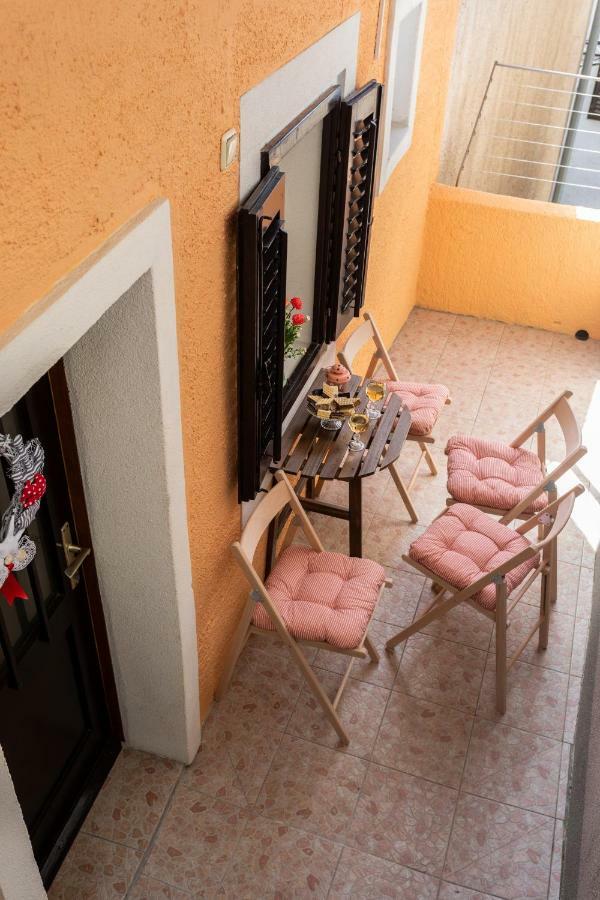 Apartman Verbenia Vrbnik  Exteriör bild