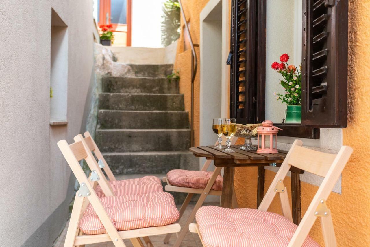 Apartman Verbenia Vrbnik  Exteriör bild