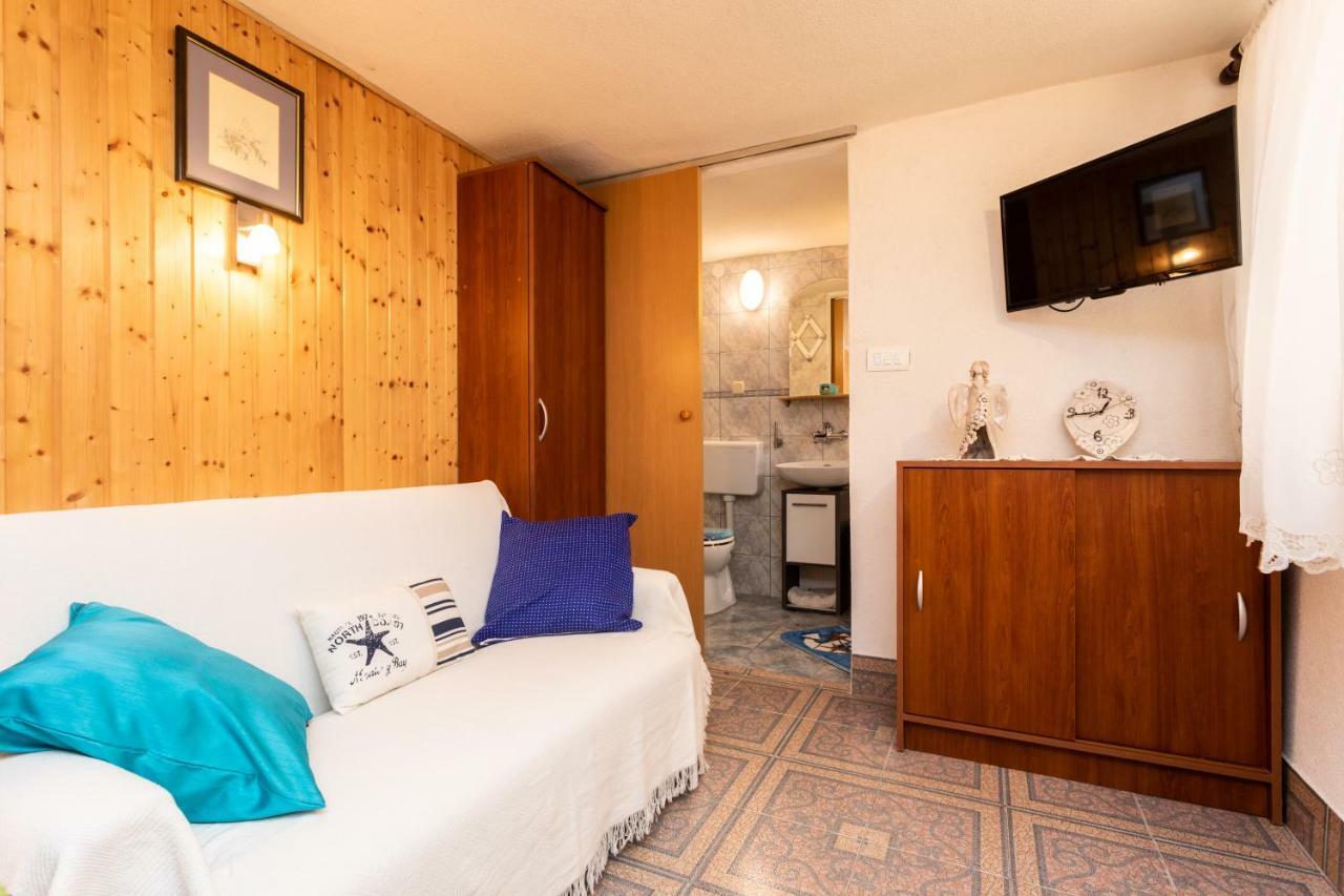 Apartman Verbenia Vrbnik  Exteriör bild